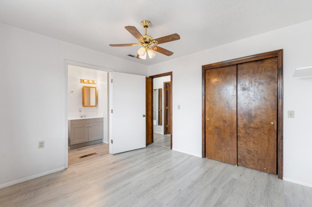 Image 14 of property listing at 3941 Amalia Road SW, Albuquerque, NM 87105