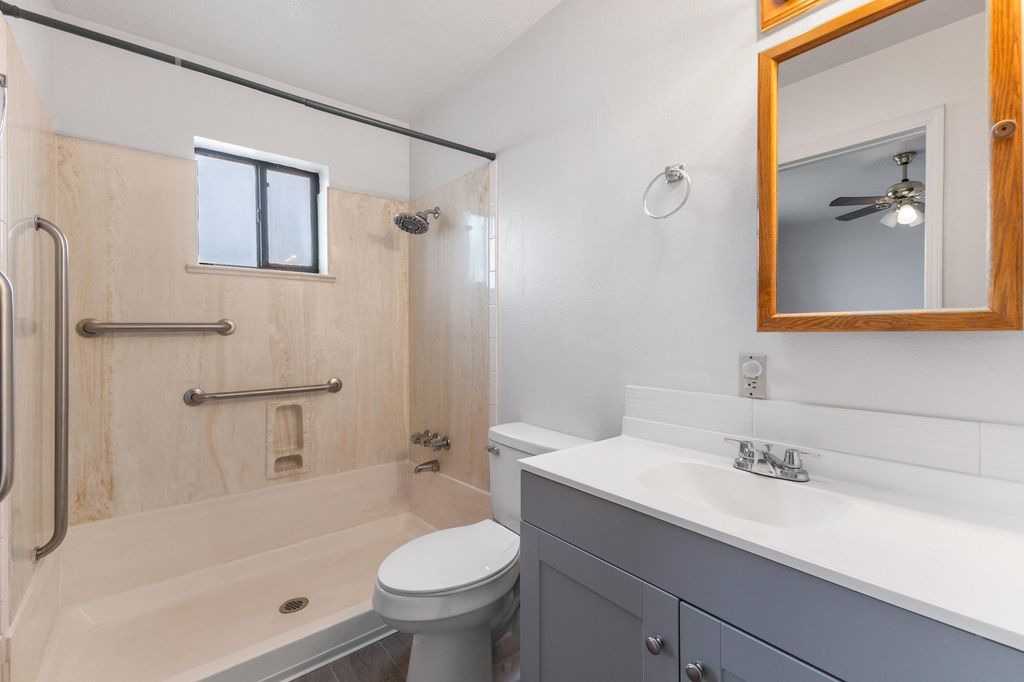 Image 15 of property listing at 3941 Amalia Road SW, Albuquerque, NM 87105