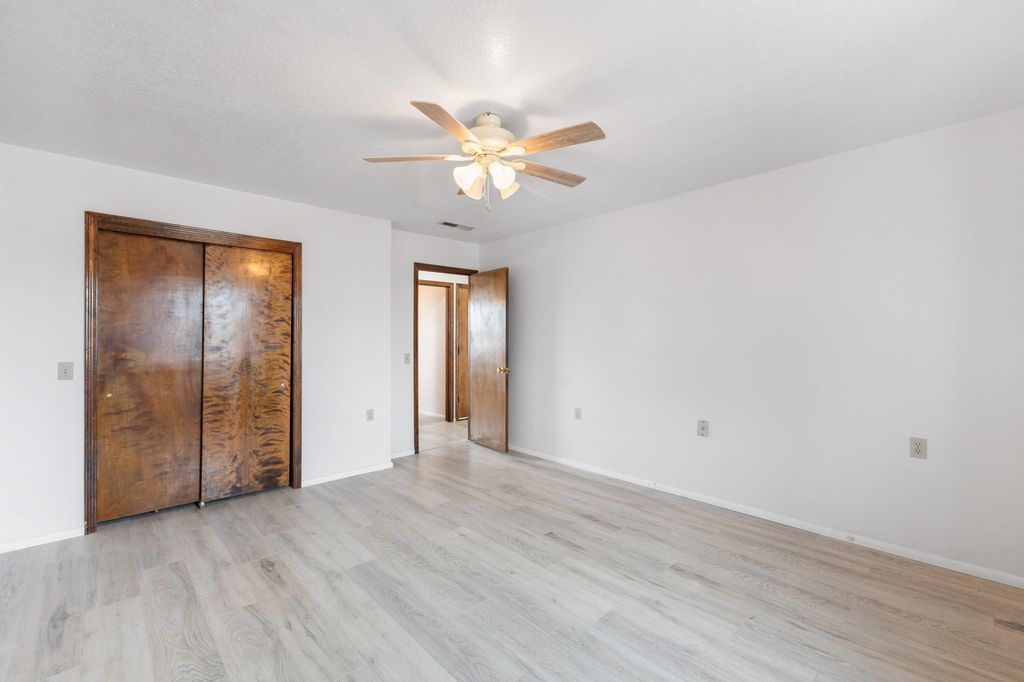 Image 17 of property listing at 3941 Amalia Road SW, Albuquerque, NM 87105