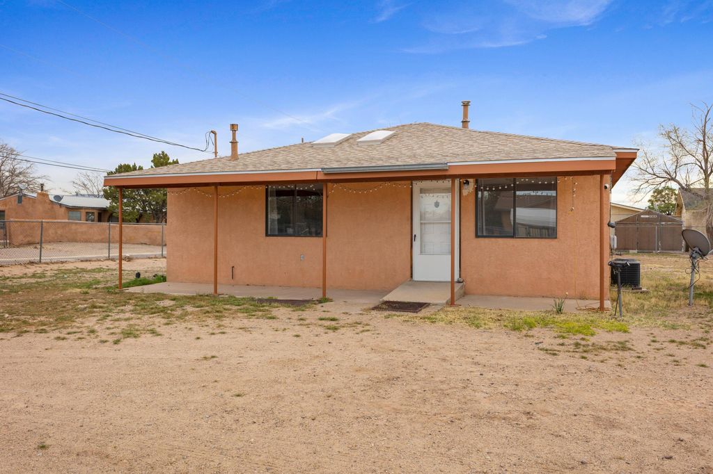 Image 2 of property listing at 3941 Amalia Road SW, Albuquerque, NM 87105