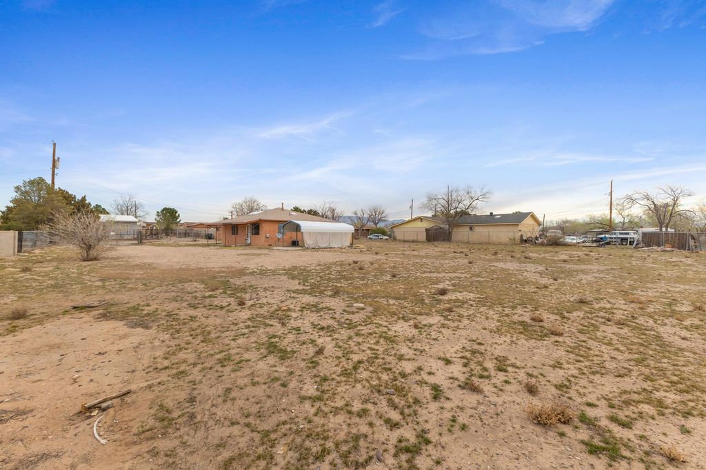 Image 24 of property listing at 3941 Amalia Road SW, Albuquerque, NM 87105