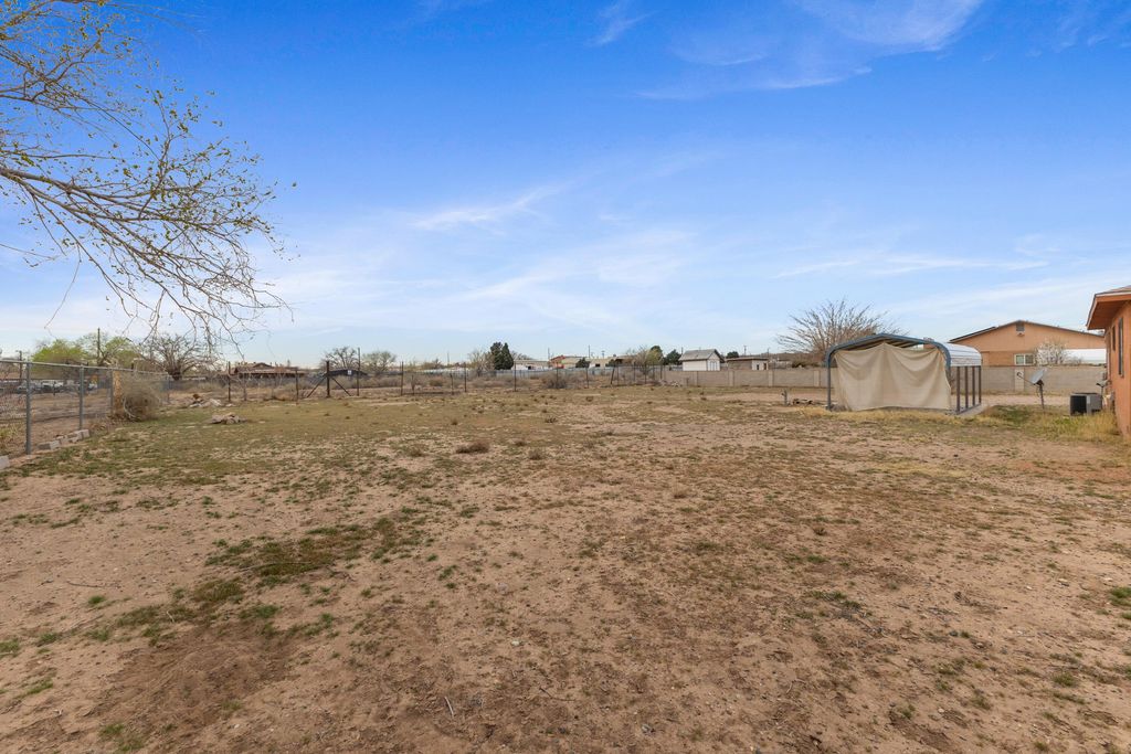 Image 26 of property listing at 3941 Amalia Road SW, Albuquerque, NM 87105