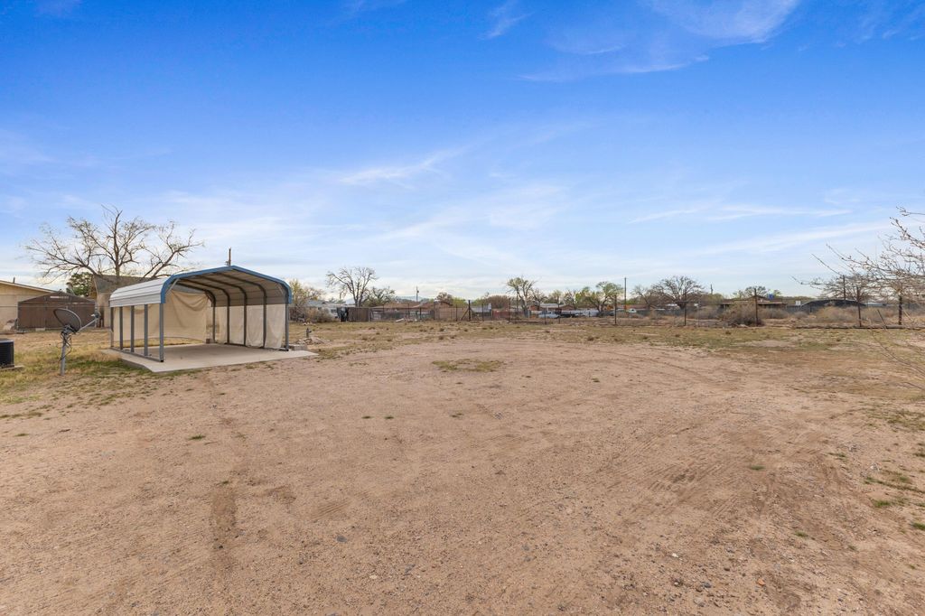 Image 27 of property listing at 3941 Amalia Road SW, Albuquerque, NM 87105