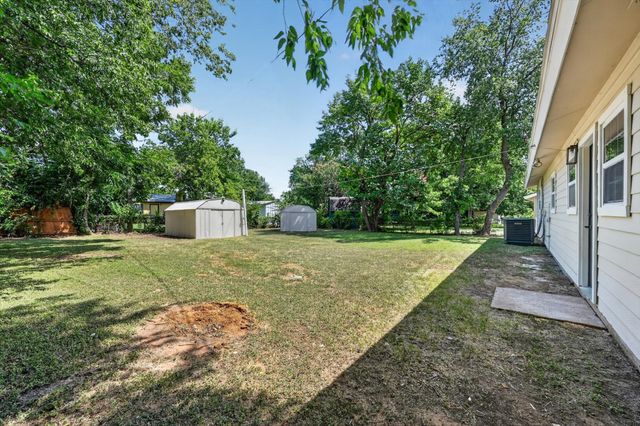 1022 Denton Drive, Euless, TX 76039