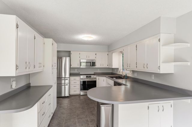1000 Summerfield Drive, Northfield, MN 55057