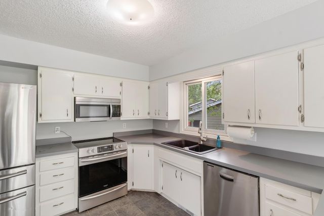 1000 Summerfield Drive, Northfield, MN 55057