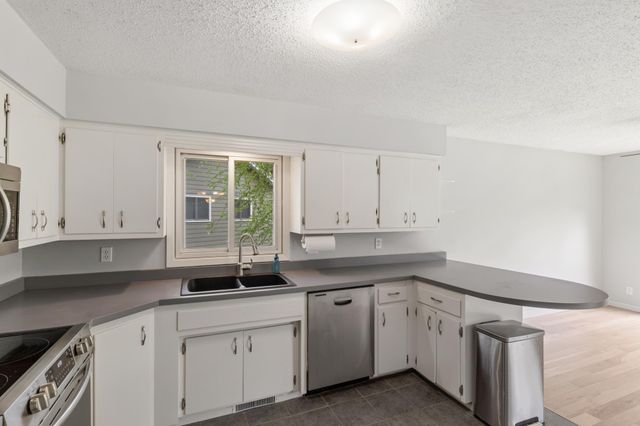 1000 Summerfield Drive, Northfield, MN 55057