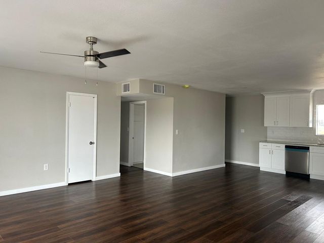 702 DESERT HILLS WAY, Sun City Center, FL 33573