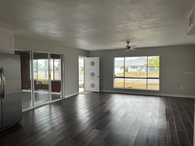 702 DESERT HILLS WAY, Sun City Center, FL 33573