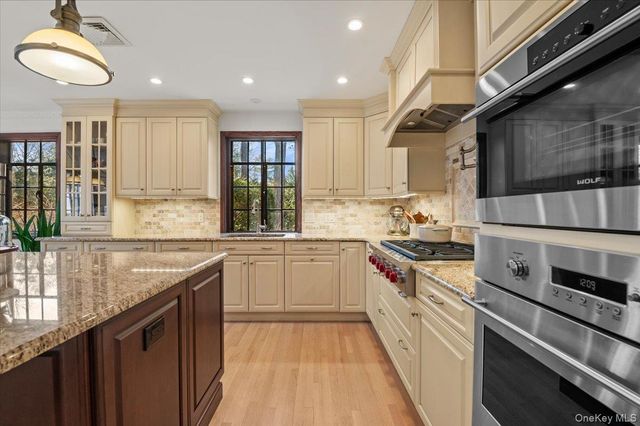 12 Hampton Road, Port Washington, NY 11050