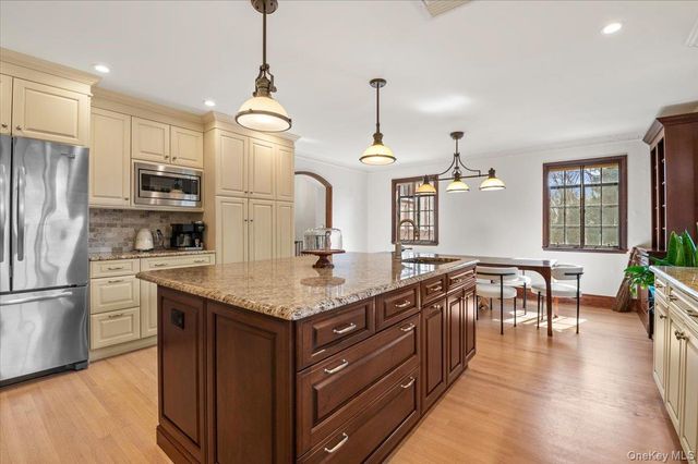 12 Hampton Road, Port Washington, NY 11050