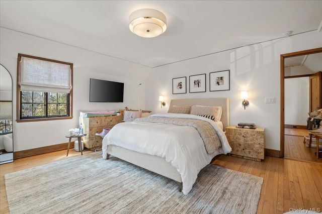 12 Hampton Road, Port Washington, NY 11050