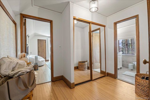 12 Hampton Road, Port Washington, NY 11050