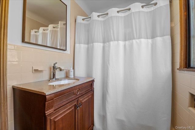 12 Hampton Road, Port Washington, NY 11050