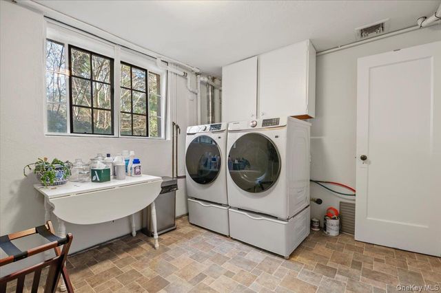 12 Hampton Road, Port Washington, NY 11050