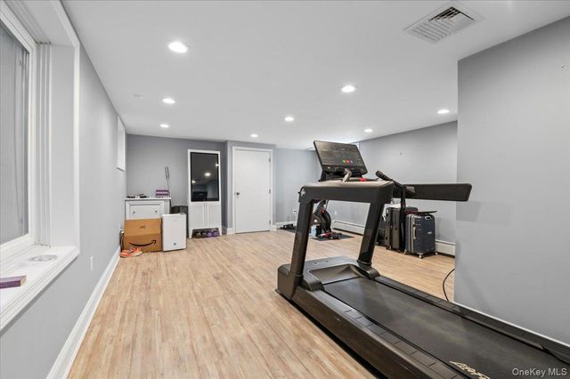 12 Hampton Road, Port Washington, NY 11050