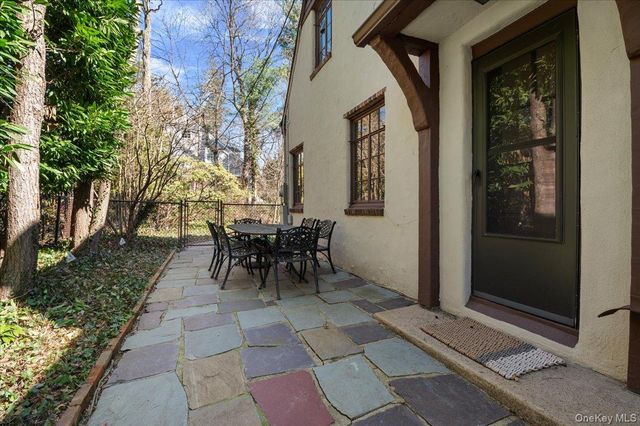 12 Hampton Road, Port Washington, NY 11050