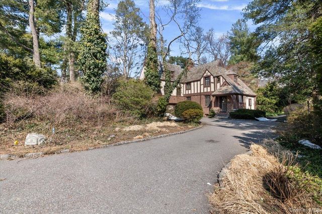 12 Hampton Road, Port Washington, NY 11050