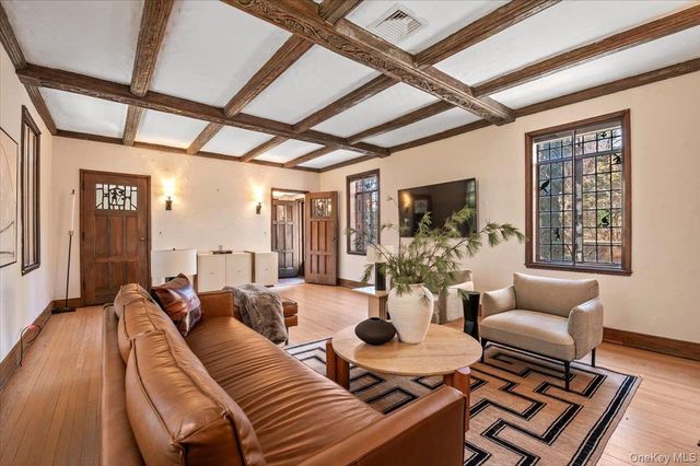 12 Hampton Road, Port Washington, NY 11050