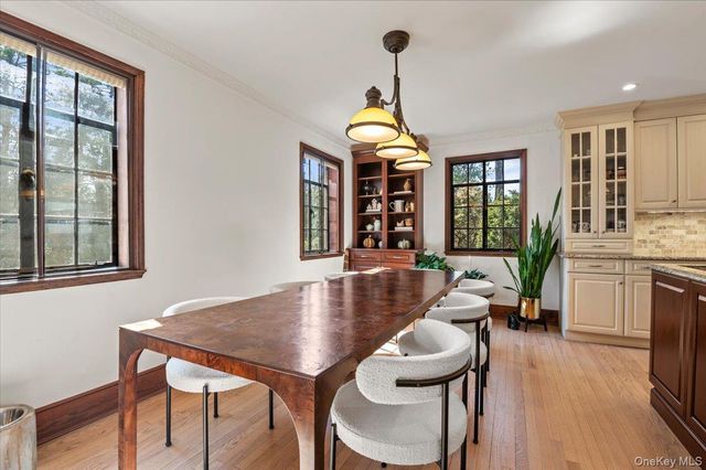 12 Hampton Road, Port Washington, NY 11050