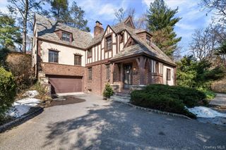 12 Hampton Road, Port Washington, NY 11050
