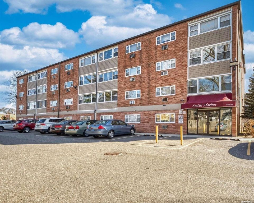 222 Smith Street 3C, Freeport, NY 11520