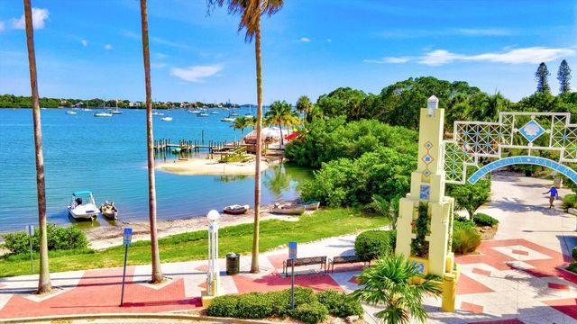 2453 CRISPIN COURT F4, Sarasota, FL 34235