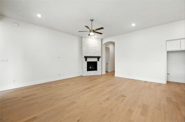 556 Lockhart Street, Waxahachie, TX 75165