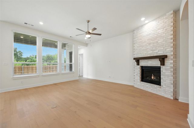 556 Lockhart Street, Waxahachie, TX 75165
