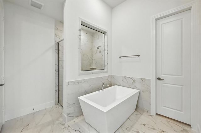 556 Lockhart Street, Waxahachie, TX 75165