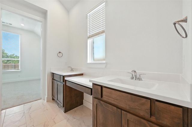 556 Lockhart Street, Waxahachie, TX 75165