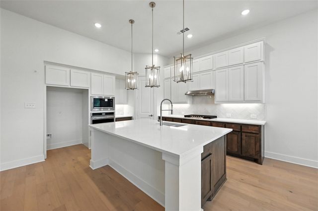 556 Lockhart Street, Waxahachie, TX 75165