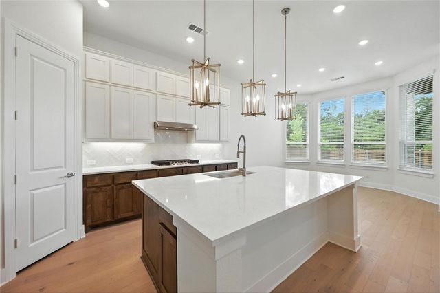556 Lockhart Street, Waxahachie, TX 75165