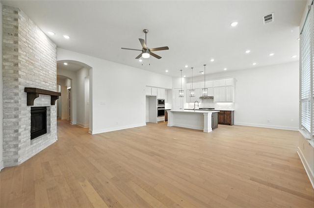 556 Lockhart Street, Waxahachie, TX 75165