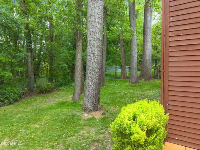 64 Algonquin Road, Clifton Park, NY 12065
