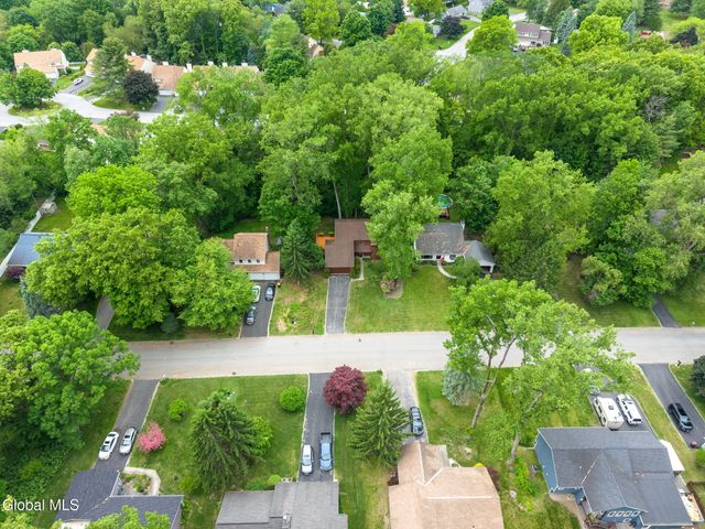 64 Algonquin Road, Clifton Park, NY 12065