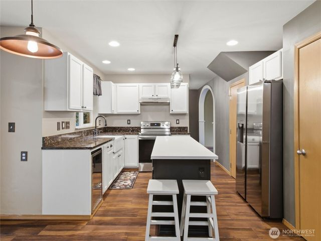 2977 NE Loyola St, Bremerton, WA 98311