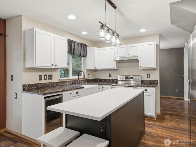 2977 NE Loyola St, Bremerton, WA 98311