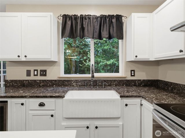 2977 NE Loyola St, Bremerton, WA 98311