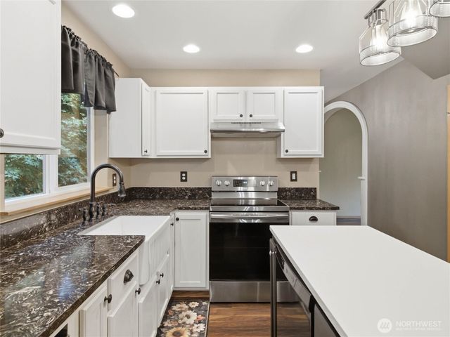 2977 NE Loyola St, Bremerton, WA 98311