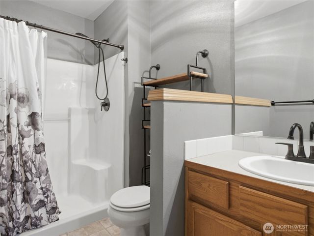 2977 NE Loyola St, Bremerton, WA 98311