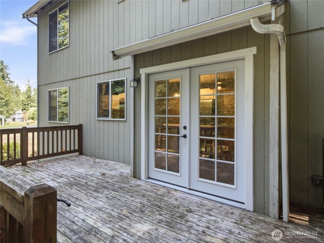 2977 NE Loyola St, Bremerton, WA 98311