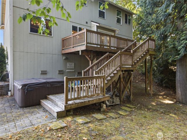 2977 NE Loyola St, Bremerton, WA 98311