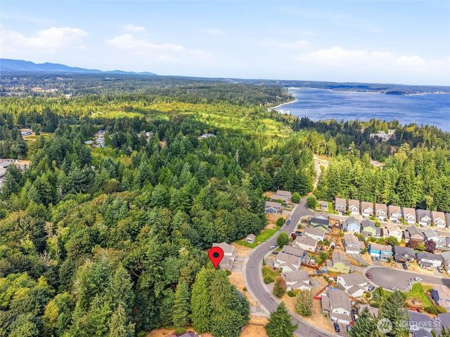 2977 NE Loyola St, Bremerton, WA 98311