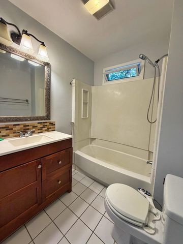 1186 Chestnut St 1186, Newton, MA 02464