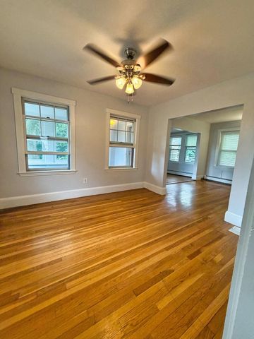 1186 Chestnut St 1186, Newton, MA 02464