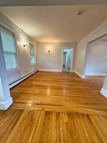 1186 Chestnut St 1186, Newton, MA 02464