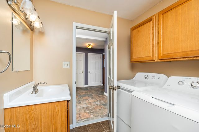 722 Feura Bush Road, Bethlehem, NY 12054