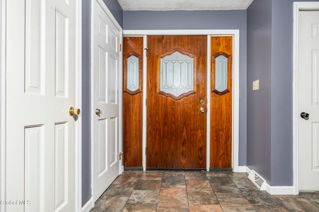 722 Feura Bush Road, Bethlehem, NY 12054