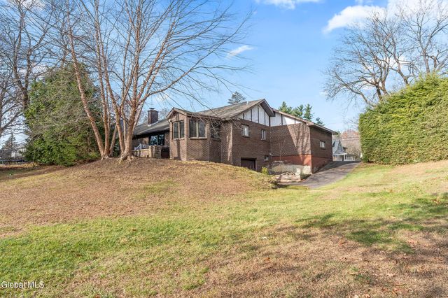 722 Feura Bush Road, Bethlehem, NY 12054